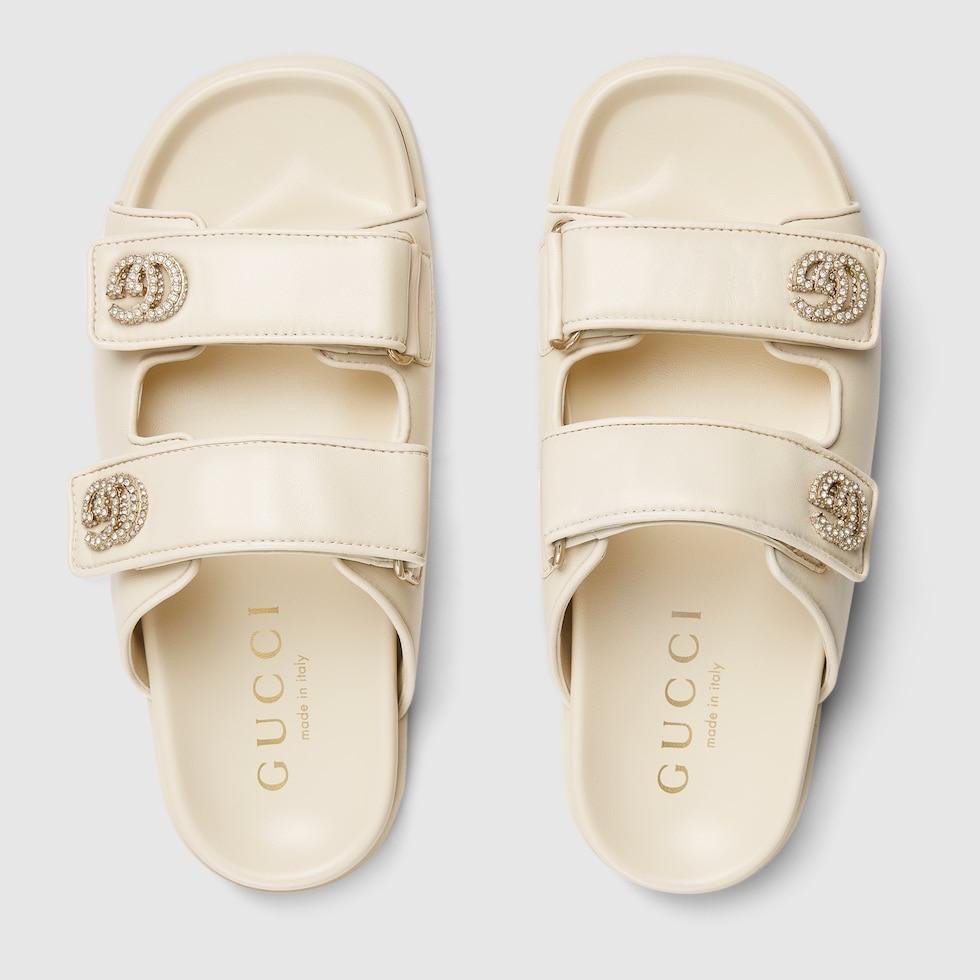 Womenβs sandal